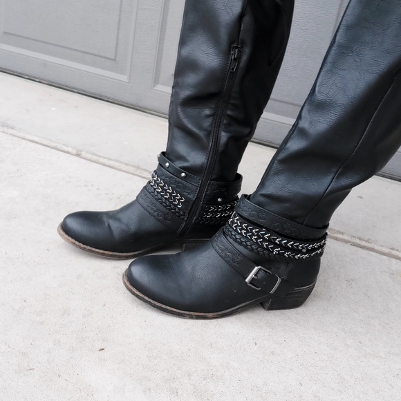 Women's Black Heel Boot - Picture 2 of 10